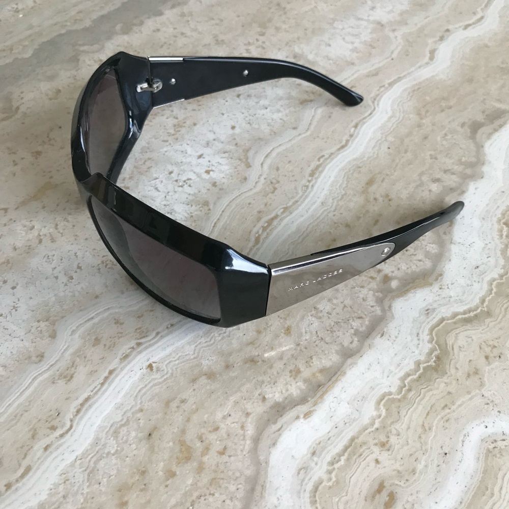 MARC JACOBS GLOSSY BLACK AND SILVER SUNGLASSES